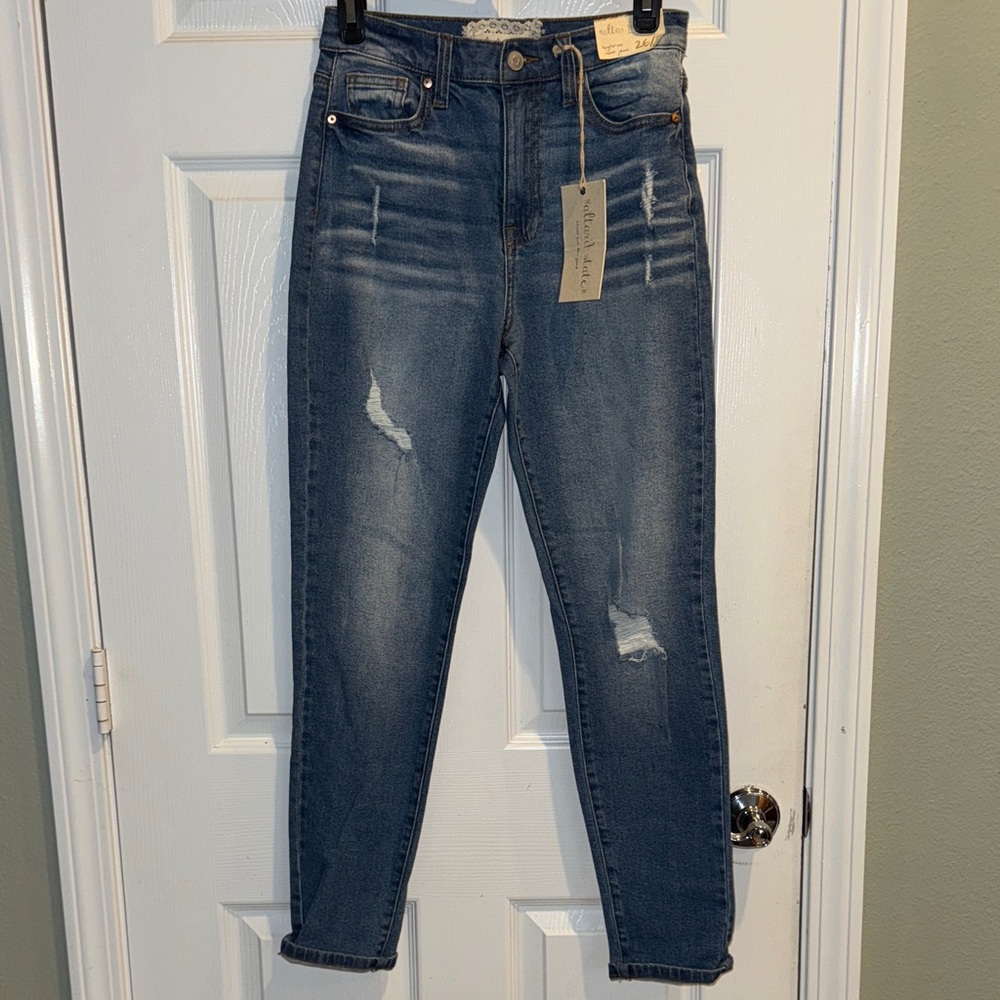 Altar’d State NWT high-rise Mom blue denim jeans 26/3 Distressed Look